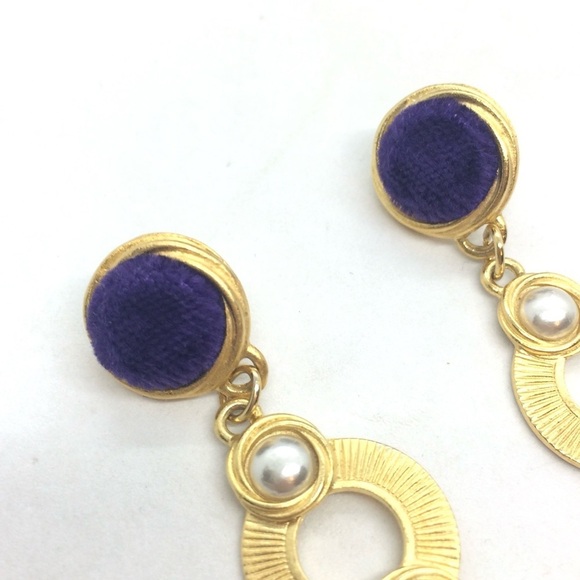 3/$30 VINTAGE 80S EARRINGS GOLD TONE PEARLS FUZZY PURPLE DANGLE DROP GEOMETRIC - Picture 11 of 16